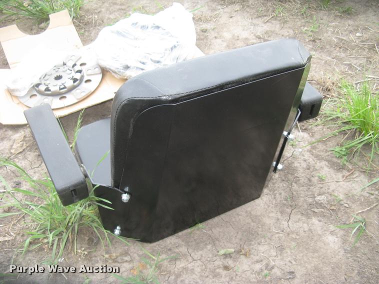 image for item L2325 Allis Chalmers 200 tractor