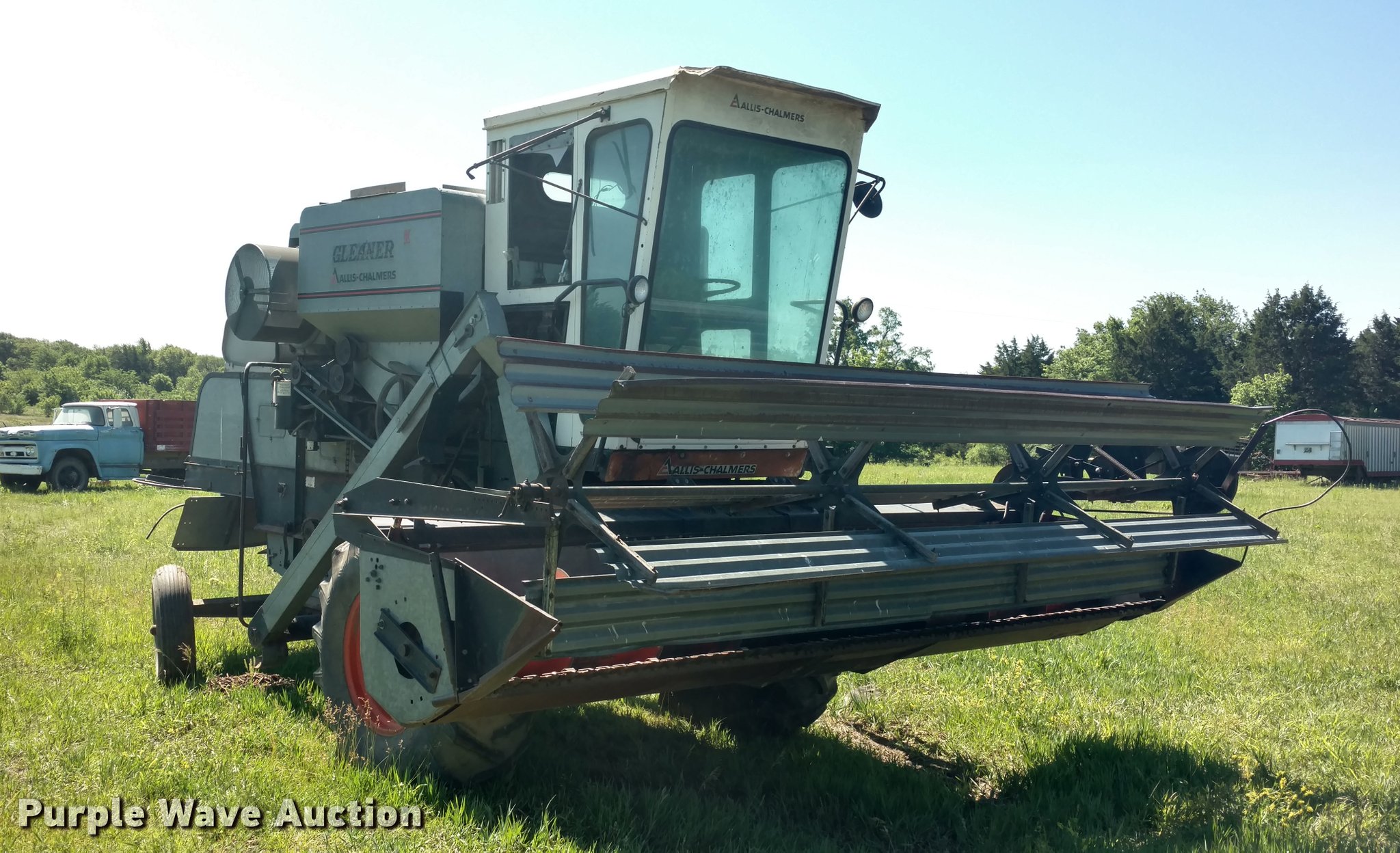 1974 Allis Chalmers Gleaner K combine in Hope, KS Item DB0984 sold Purple Wave