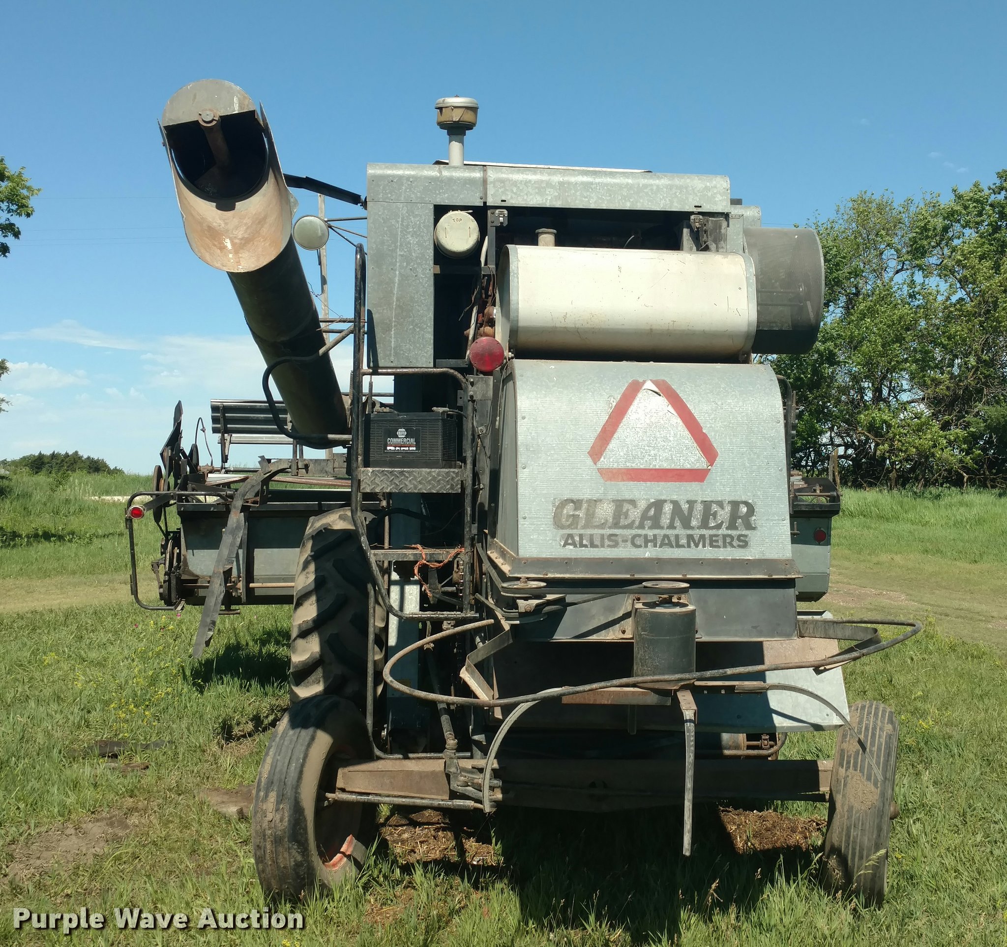 1974 Allis Chalmers Gleaner K combine in Hope, KS Item DB0984 sold Purple Wave