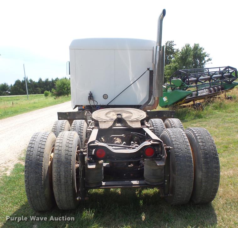 image for item DA1585 1997 Mack CH613 semi truck