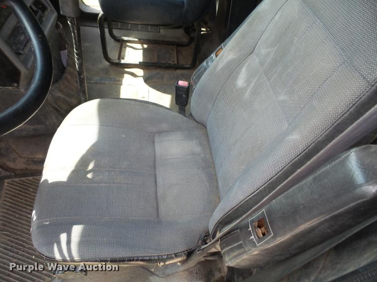 image for item DA1585 1997 Mack CH613 semi truck