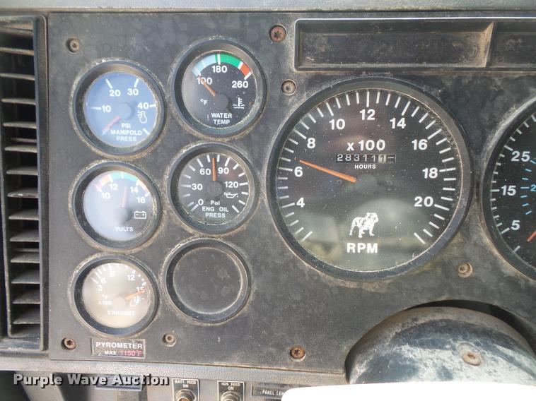 image for item DA1585 1997 Mack CH613 semi truck