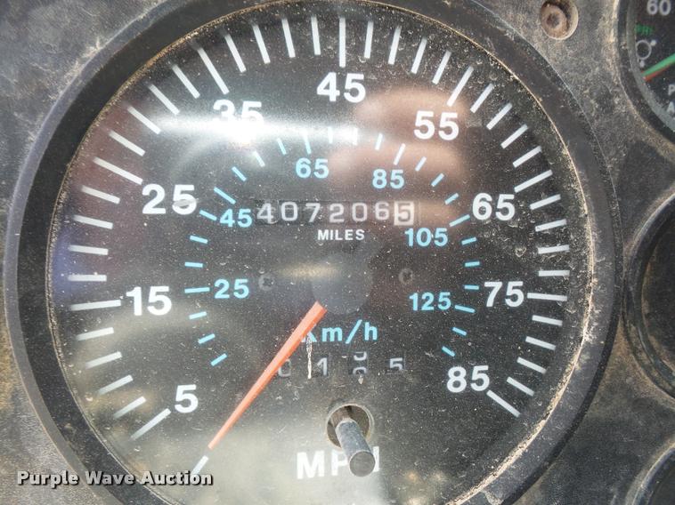 image for item DA1585 1997 Mack CH613 semi truck