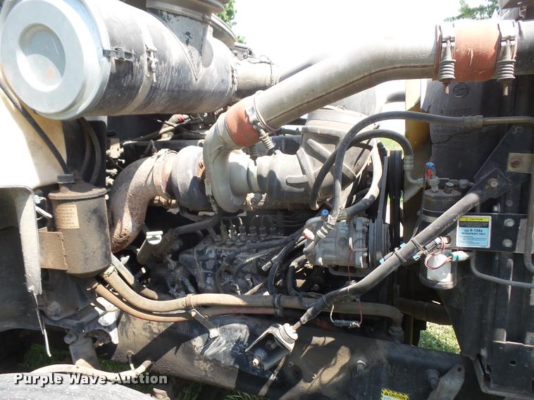 image for item DA1585 1997 Mack CH613 semi truck