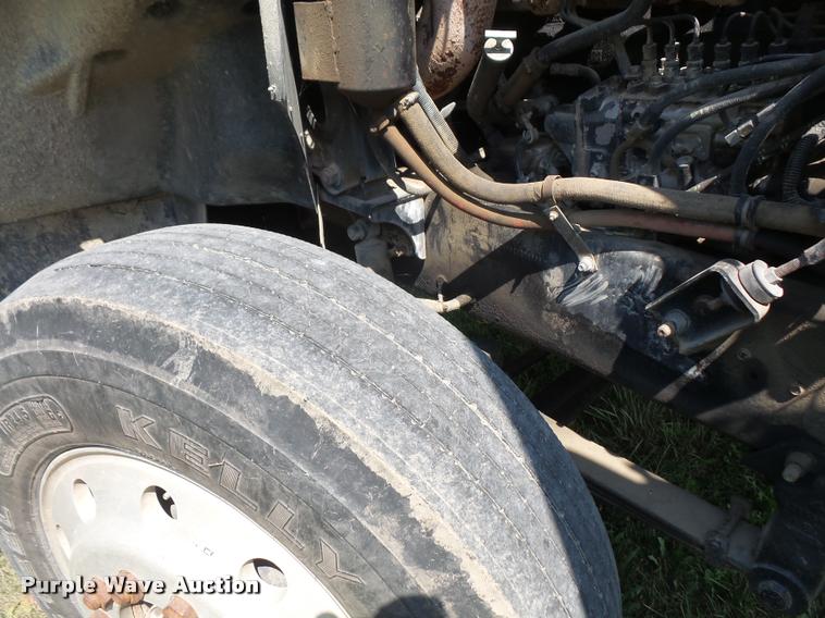 image for item DA1585 1997 Mack CH613 semi truck