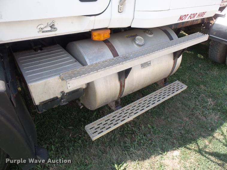 image for item DA1585 1997 Mack CH613 semi truck