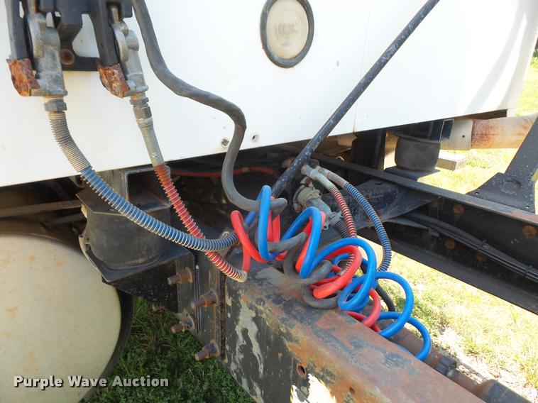 image for item DA1585 1997 Mack CH613 semi truck