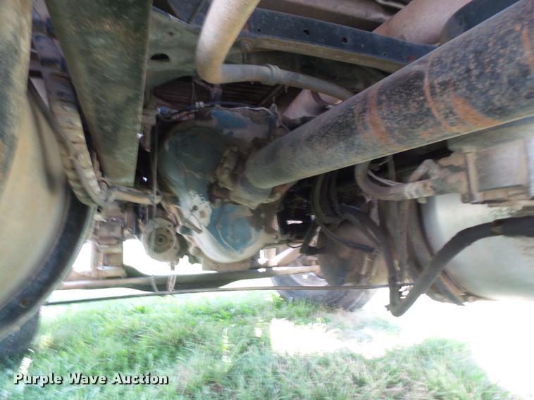 image for item DA1585 1997 Mack CH613 semi truck