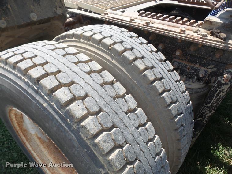 image for item DA1585 1997 Mack CH613 semi truck