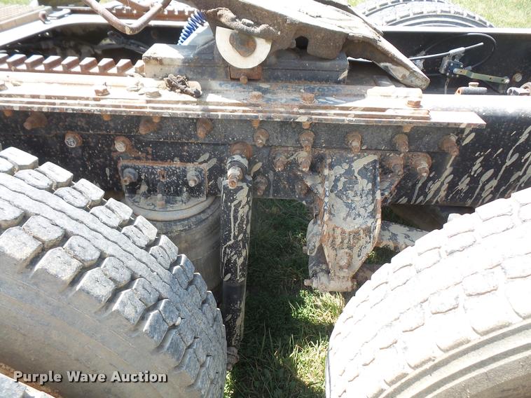 image for item DA1585 1997 Mack CH613 semi truck