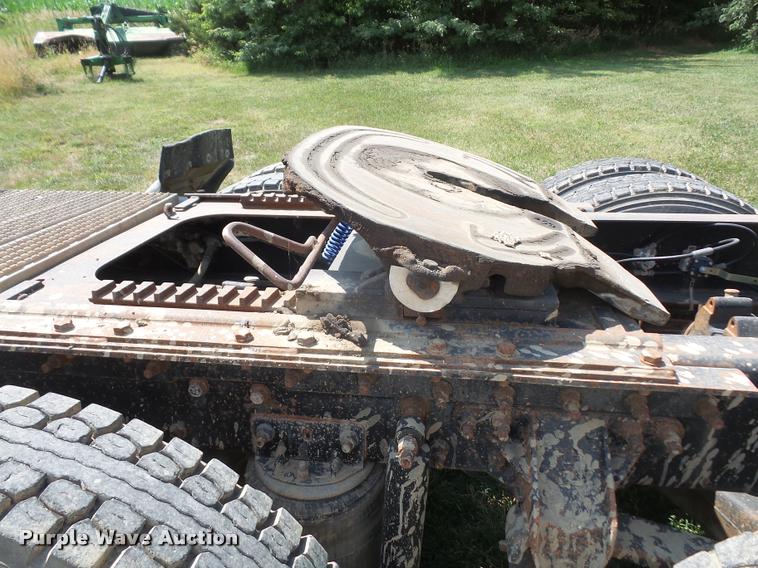 image for item DA1585 1997 Mack CH613 semi truck