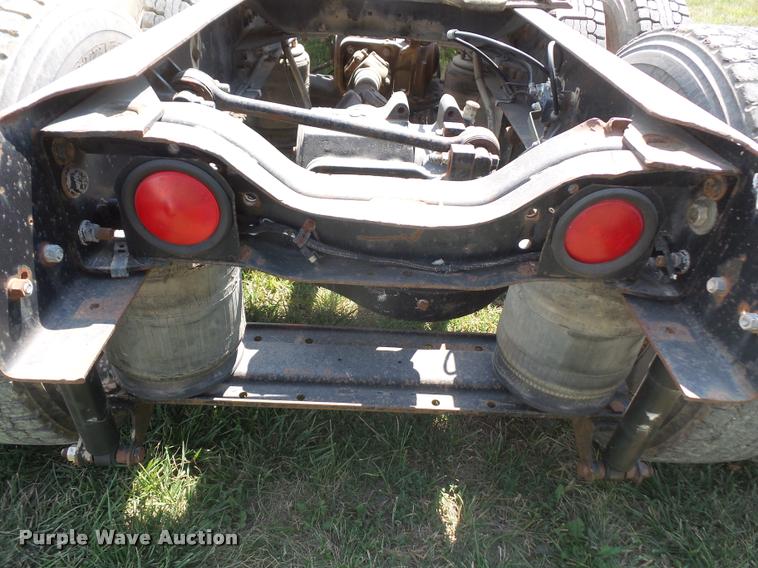 image for item DA1585 1997 Mack CH613 semi truck