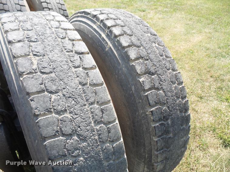 image for item DA1585 1997 Mack CH613 semi truck