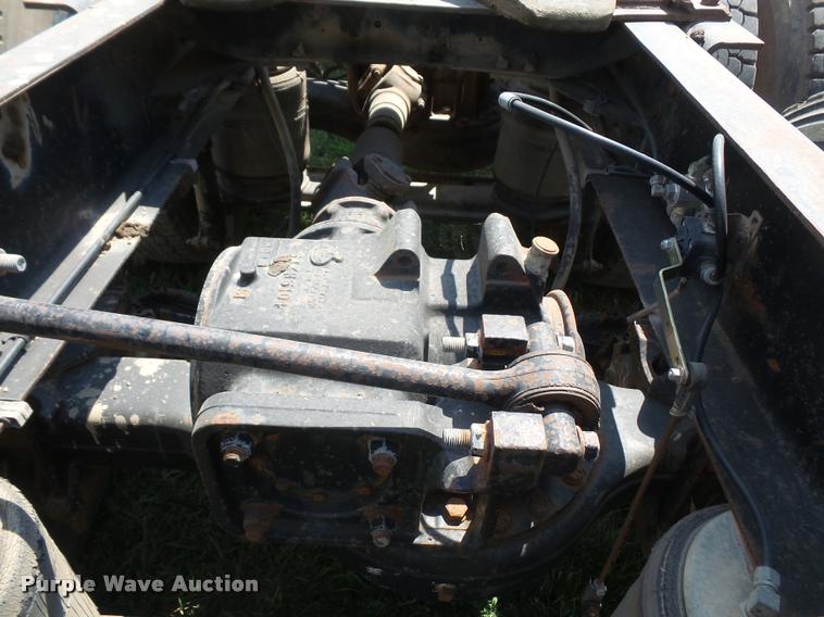 image for item DA1585 1997 Mack CH613 semi truck