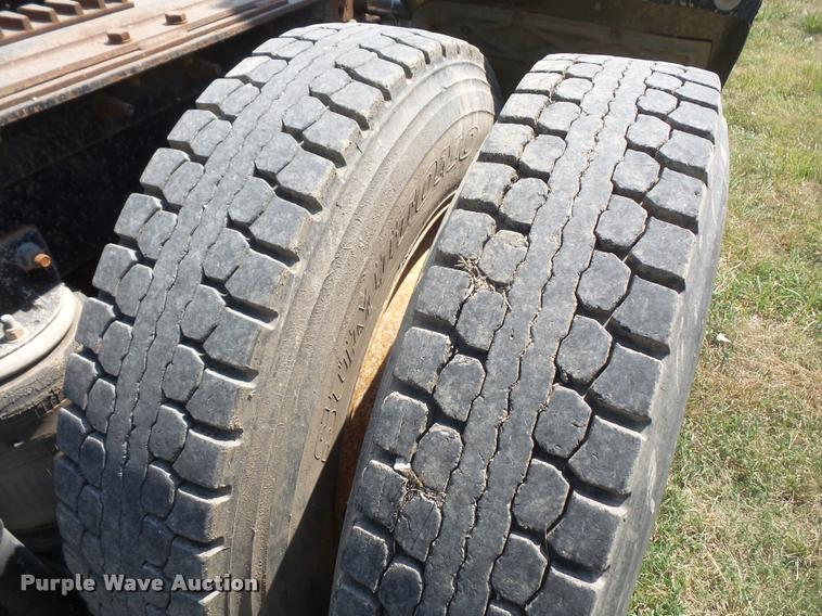 image for item DA1585 1997 Mack CH613 semi truck