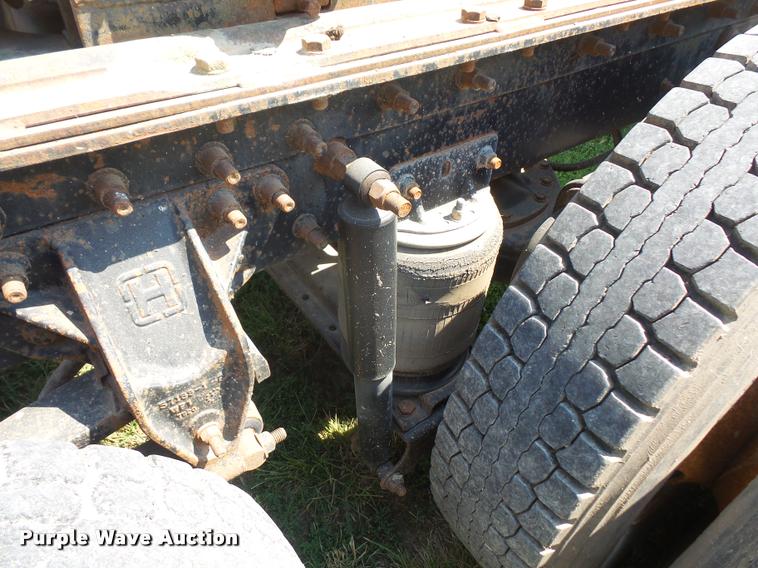 image for item DA1585 1997 Mack CH613 semi truck