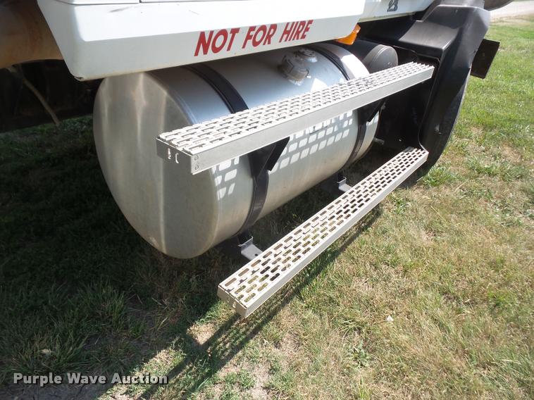 image for item DA1585 1997 Mack CH613 semi truck