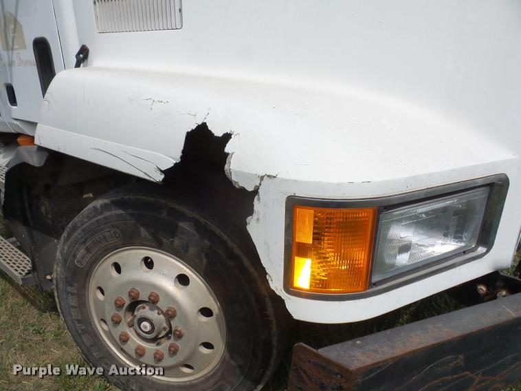 image for item DA1585 1997 Mack CH613 semi truck