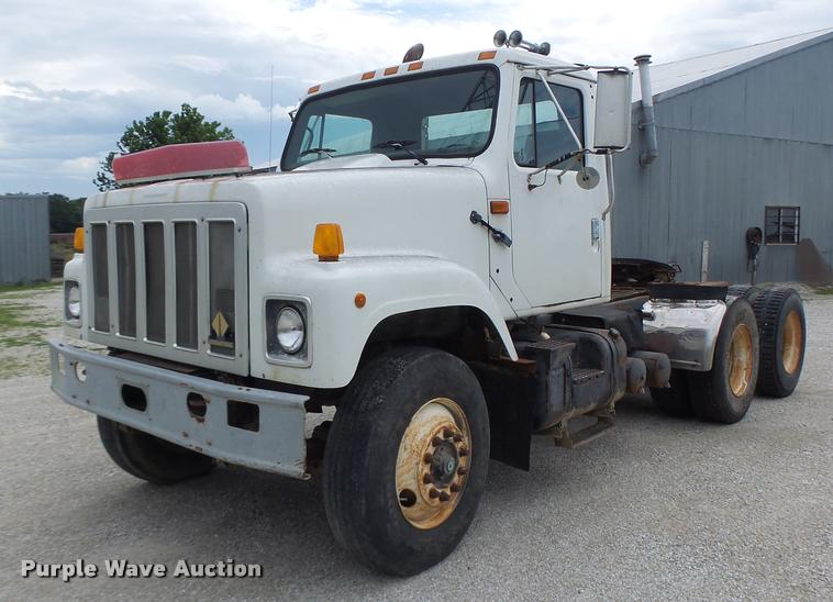 image for item DB1380 1993 International 2574 semi truck