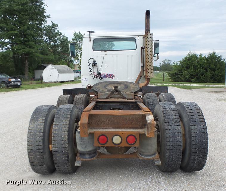 image for item DB1380 1993 International 2574 semi truck