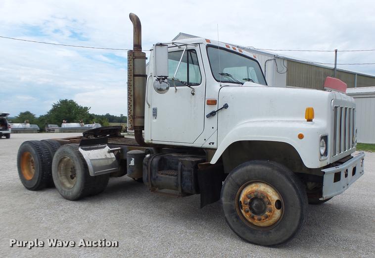 image for item DB1380 1993 International 2574 semi truck