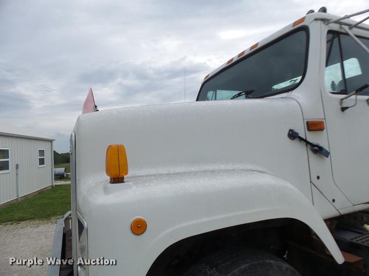 image for item DB1380 1993 International 2574 semi truck