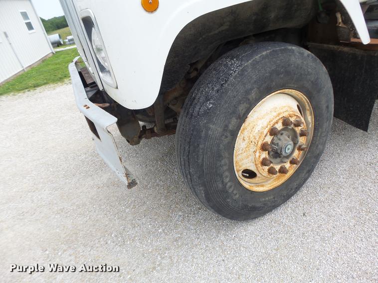 image for item DB1380 1993 International 2574 semi truck