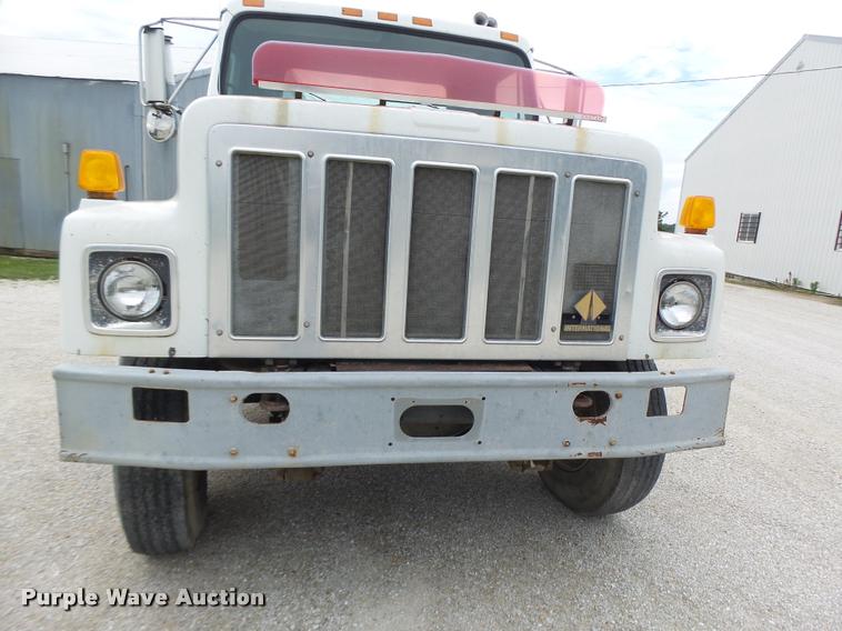 image for item DB1380 1993 International 2574 semi truck