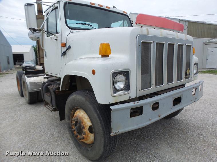 image for item DB1380 1993 International 2574 semi truck