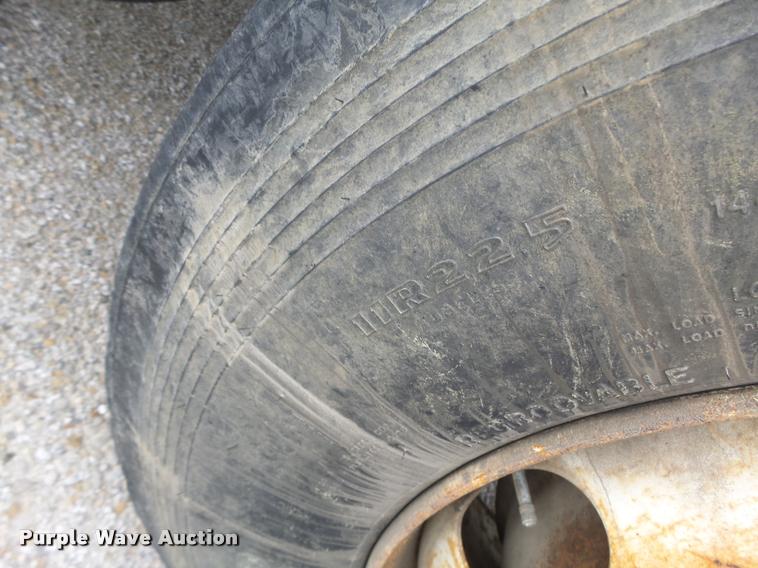 image for item DB1380 1993 International 2574 semi truck