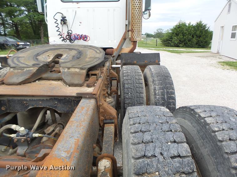 image for item DB1380 1993 International 2574 semi truck