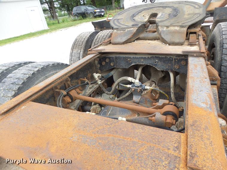 image for item DB1380 1993 International 2574 semi truck