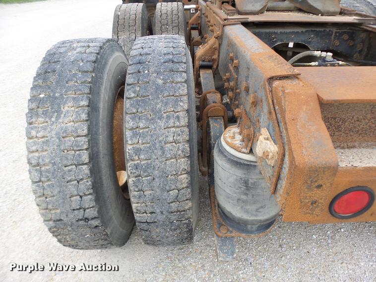 image for item DB1380 1993 International 2574 semi truck