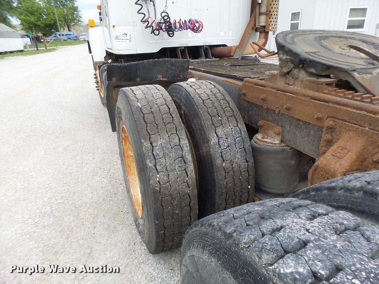 image for item DB1380 1993 International 2574 semi truck