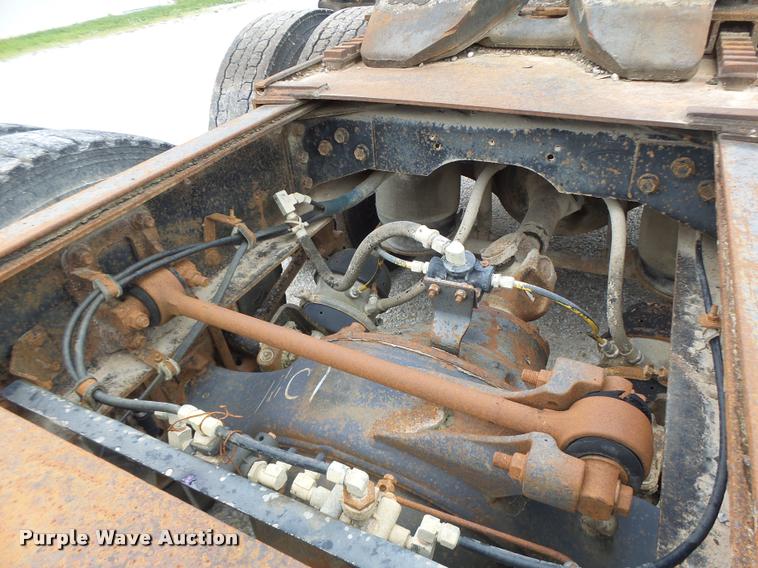 image for item DB1380 1993 International 2574 semi truck