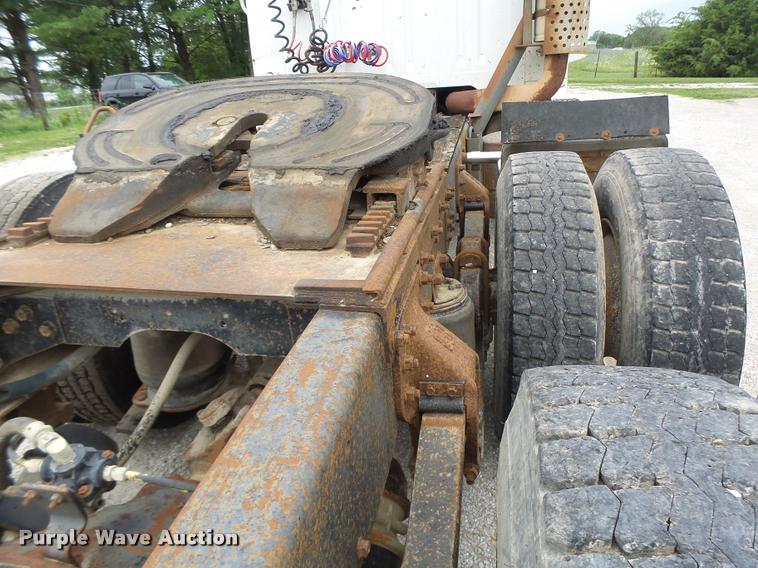 image for item DB1380 1993 International 2574 semi truck