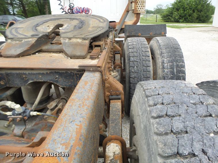 image for item DB1380 1993 International 2574 semi truck