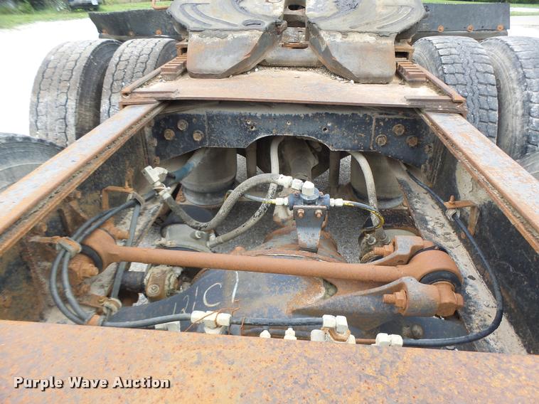 image for item DB1380 1993 International 2574 semi truck