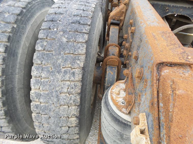 image for item DB1380 1993 International 2574 semi truck