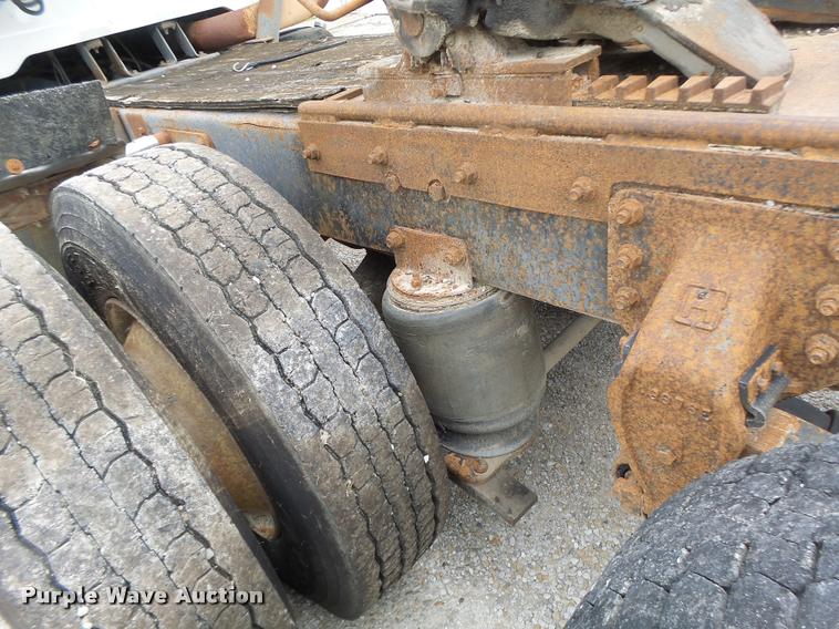 image for item DB1380 1993 International 2574 semi truck