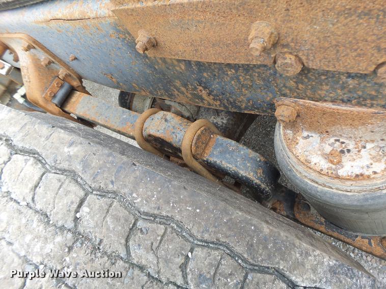 image for item DB1380 1993 International 2574 semi truck