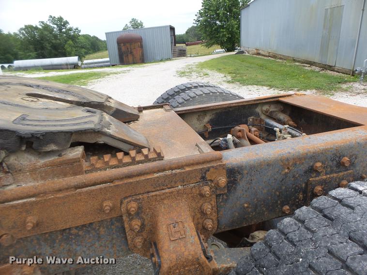 image for item DB1380 1993 International 2574 semi truck