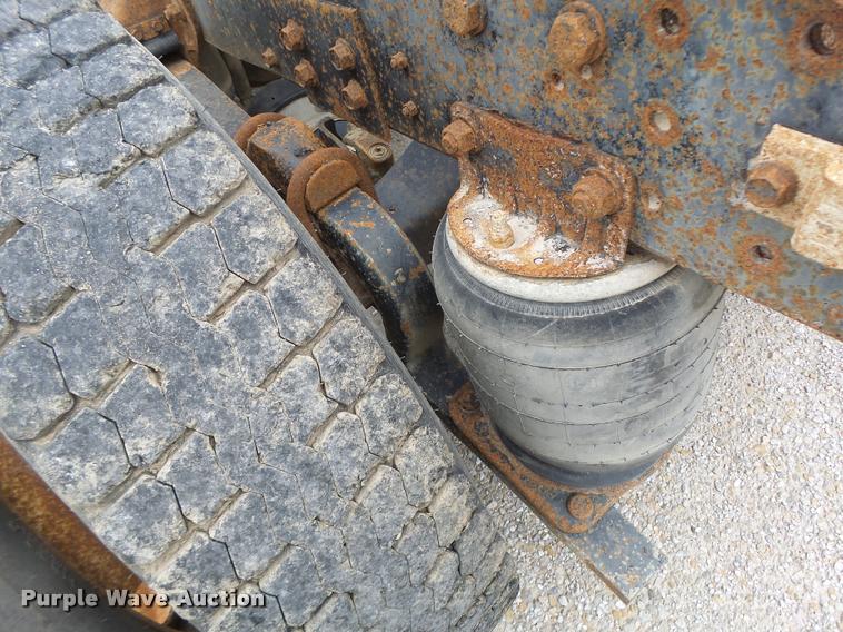 image for item DB1380 1993 International 2574 semi truck