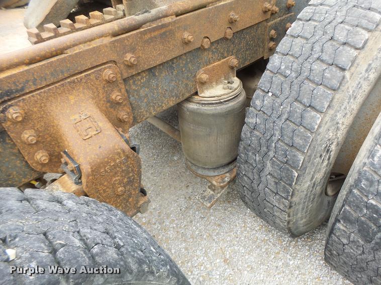 image for item DB1380 1993 International 2574 semi truck