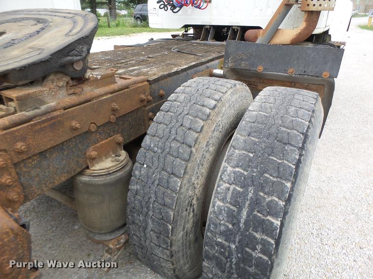 image for item DB1380 1993 International 2574 semi truck