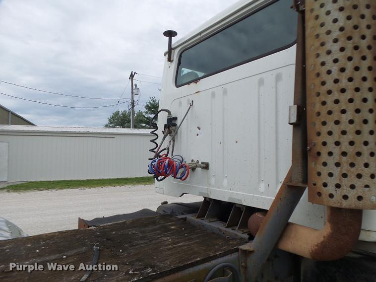 image for item DB1380 1993 International 2574 semi truck