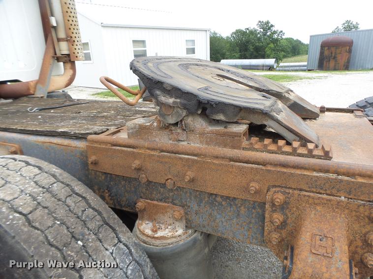 image for item DB1380 1993 International 2574 semi truck