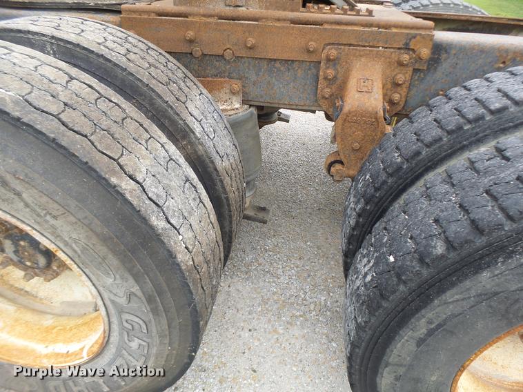 image for item DB1380 1993 International 2574 semi truck