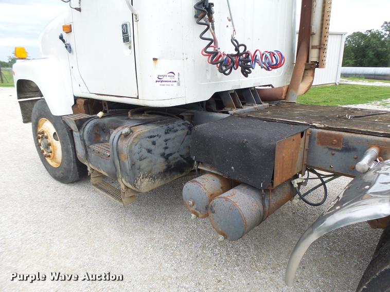 image for item DB1380 1993 International 2574 semi truck