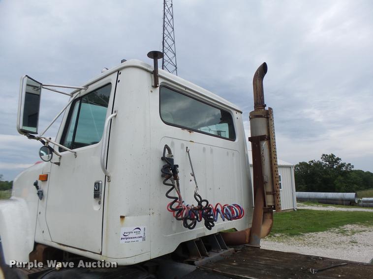 image for item DB1380 1993 International 2574 semi truck